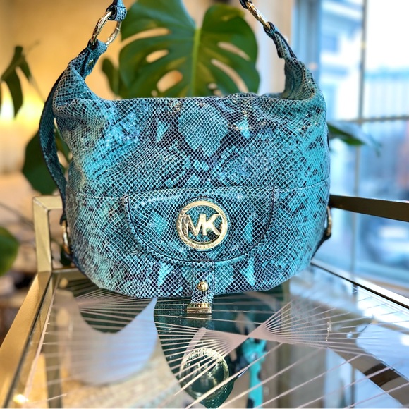 Micheal Kors Turquoise Snake Skin Bag - Picture 4 of 16